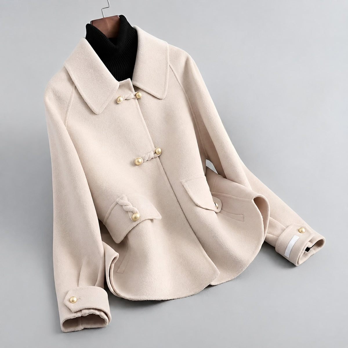 Manteau pour femme avec bouton en perles et col distinctif - coupe décontractée