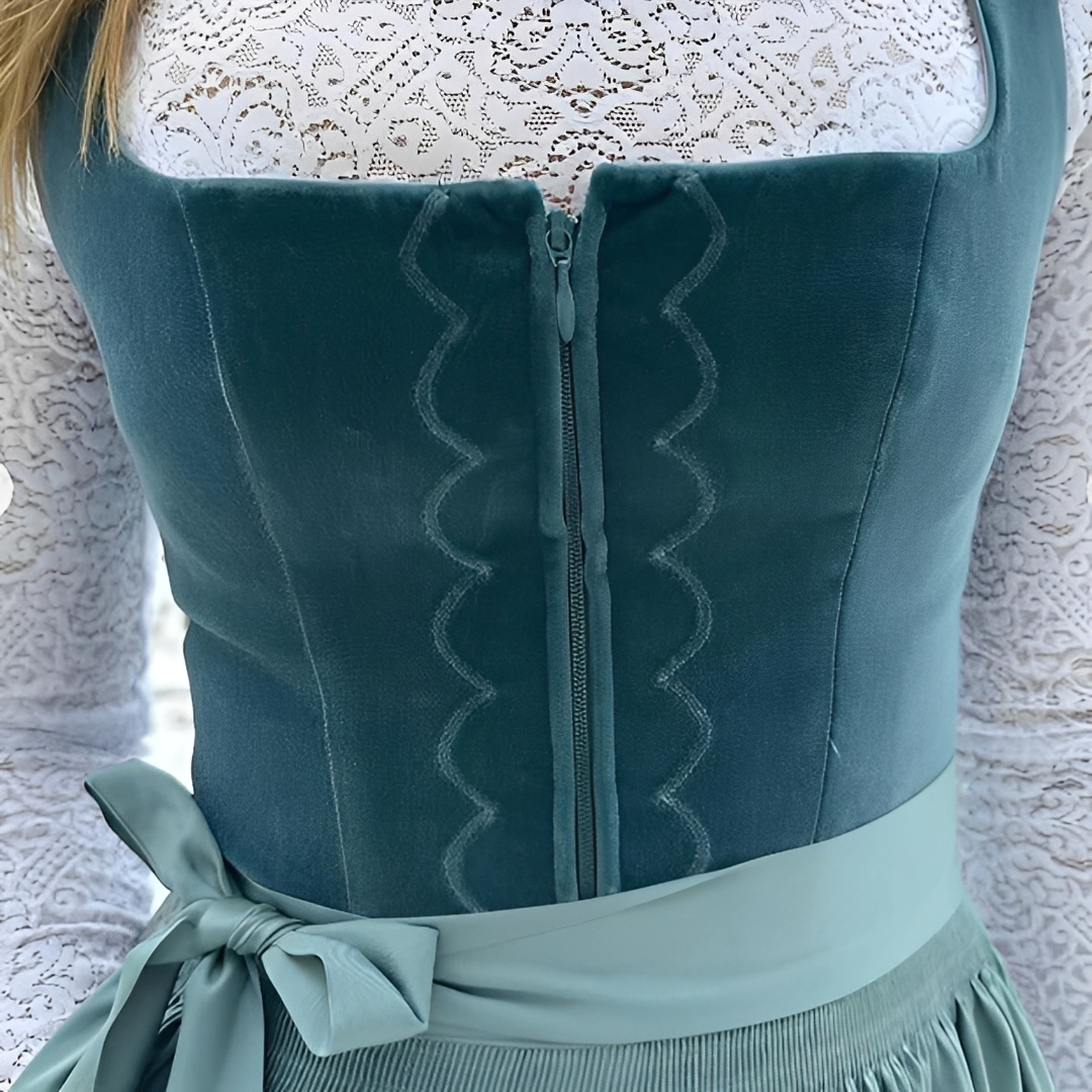 Muriel - Dirndl élégant pour femmes pour Oktoberfest (non doublé)