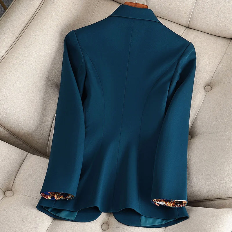 Blazer pour femme avec fermeture simple et col à revers - coupe ajustée
