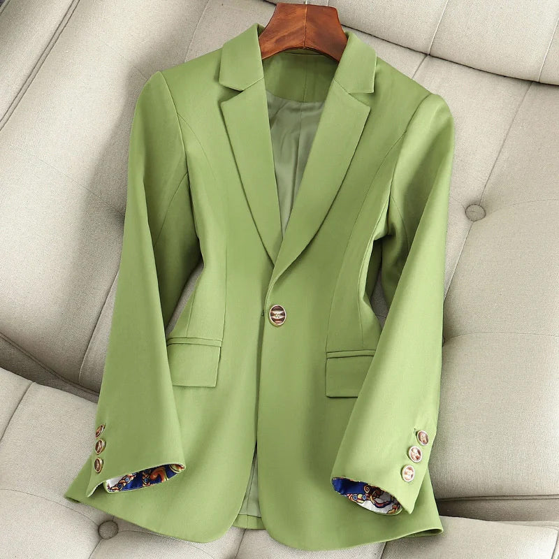 Blazer pour femme avec fermeture simple et col à revers - coupe ajustée