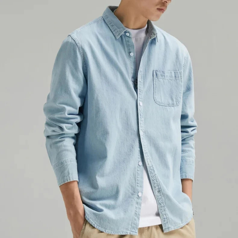 Chemise homme coupe classique avec bouton et poche poitrine