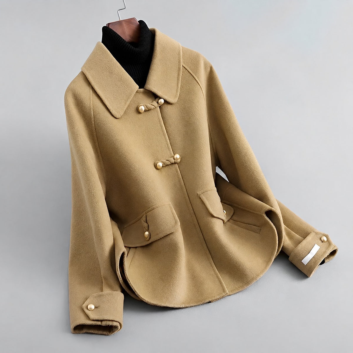 Manteau pour femme avec bouton en perles et col distinctif - coupe décontractée