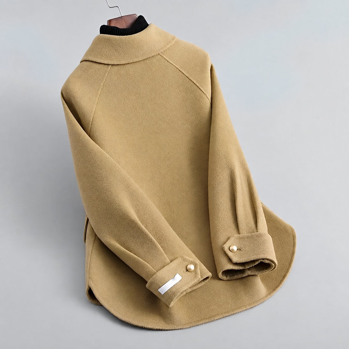 Manteau pour femme avec bouton en perles et col distinctif - coupe décontractée