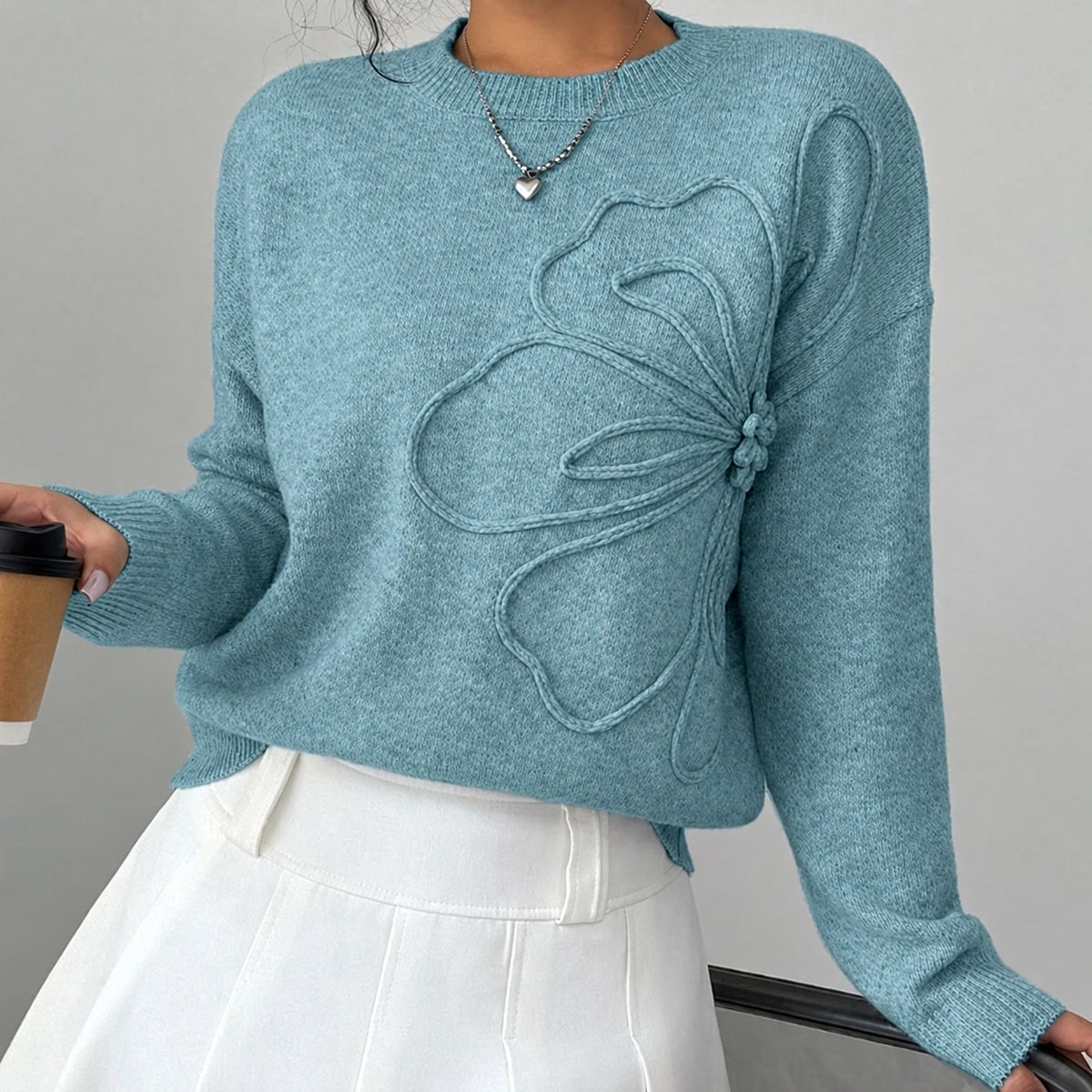Pull femme broderie florale coupe décontractée col rond