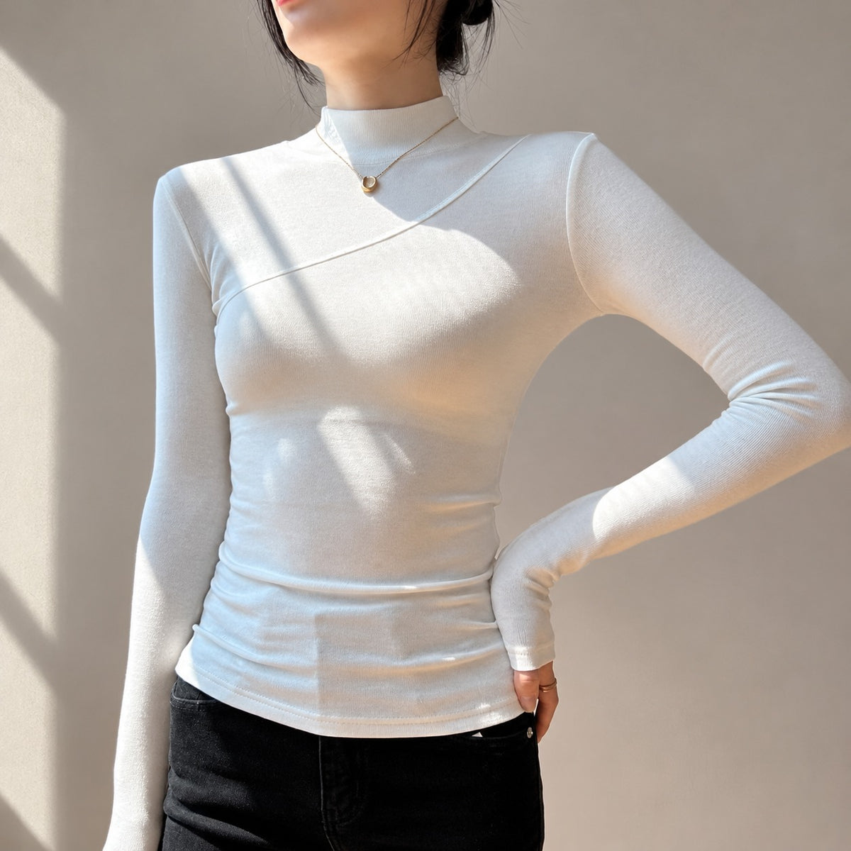 T-shirt manches longues femme col mock asymétrique coupe slim